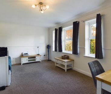 2 bedroom Flat To Let - Photo 1