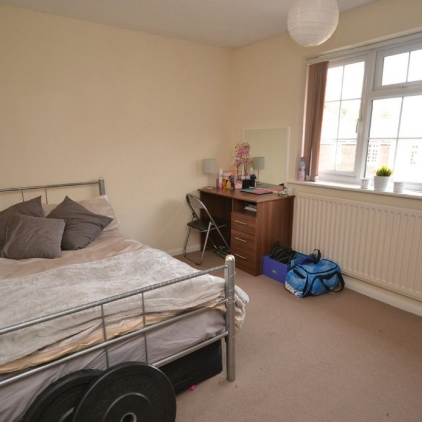 4 bed Mid Terraced House for Rent - Photo 1