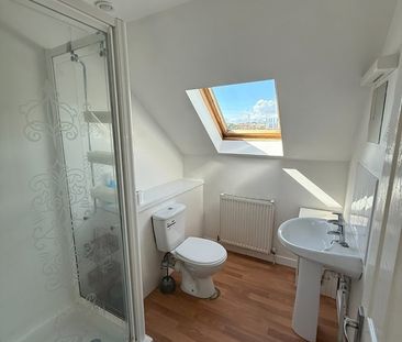 Room in a Shared House, Nesbitt Road, BN2 - Photo 3