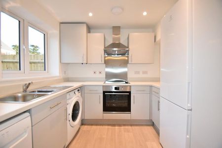 3 bedroom semi-detached house to rent - Photo 4