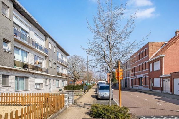 Instapklaar appartement met 2 slaapkamers, balkon en garagebox. - Photo 1