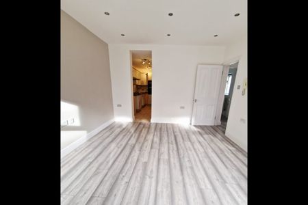 1 Bed Flat, London, SW16 - Photo 3