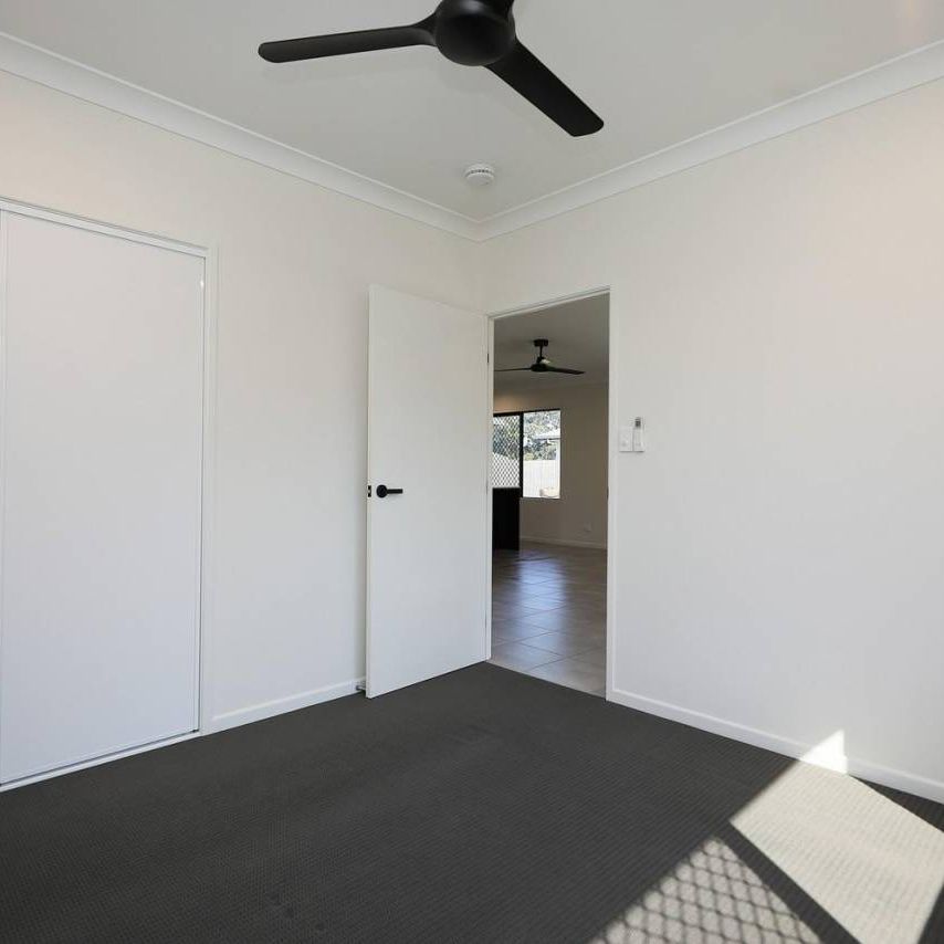 Modern Family Home - Fully Air Conditioned - Side Access - Photo 1