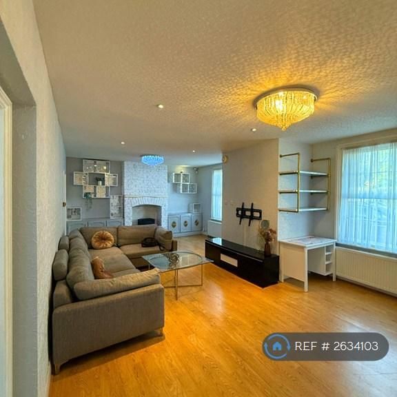 3 bedroom end of terrace house to rent - Photo 1