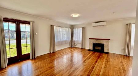 Large three bedroom home - Photo 4