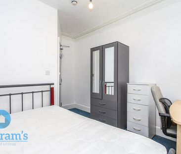 6 bed Mid Terraced House for Rent - Photo 3