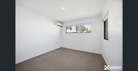 RELAXED LIVING IN THE HEART OF MARINERS COVE - Photo 4