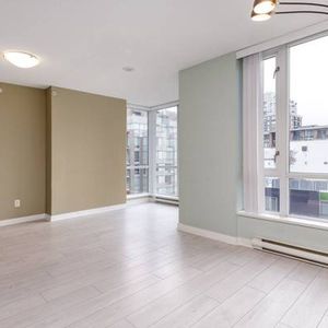 Bright & Spacious 2 Bed, 2 Bath Condo in Vancouver Downtown - Photo 2