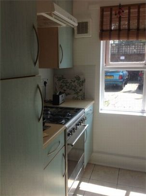 3 Bed - Louisa Close, London - Photo 1