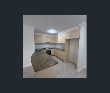 SPACIOUS & CONVENIENT - BRIGHT 2 BED APARTMENT - Photo 4