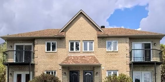 À Louer – 10 1/2 | 3130 Rue College, - Photo 3