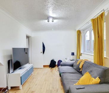 2 bedroom end of terrace house to rent - Photo 3