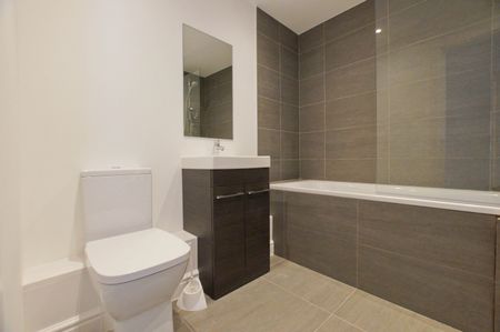 A modern two bedroom apartment located in the heart of Chichester historic city centre became available to rent on long term basis - Photo 5