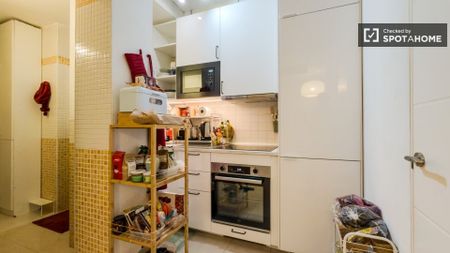 barcelona, Catalonia 08031 - Photo 2