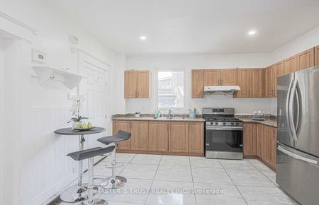 For Lease - 2668 Midland Avenue Unit# Upper, Toronto, Ontario - Photo 3