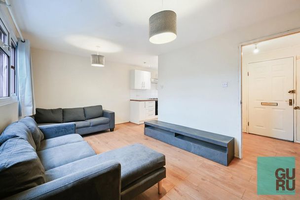 4 bedroom terraced house to rent - Photo 1