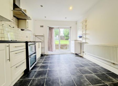 3 bedroom semi-detached house to rent - Photo 4