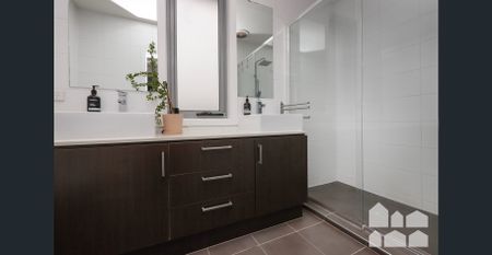 Large Home Within Walking Distance To Yarraville Village - Photo 2