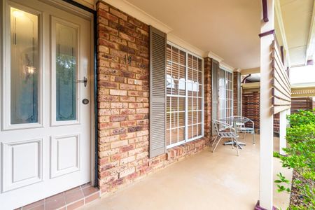 Beautifully Presented & Low-Maintenance 2-Bedroom Unit - Utilities Included - Photo 3