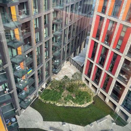 Charles Clowes Walk, Nine Elms, SW11 - Photo 3