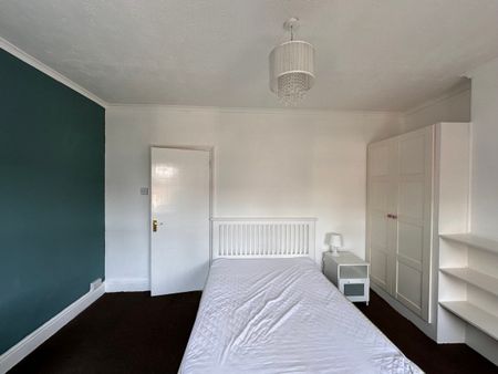 4 bedroom house - Photo 5