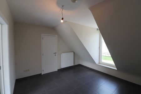 Dakappartement met 1 slaapkamer, terras en garage. - Photo 3