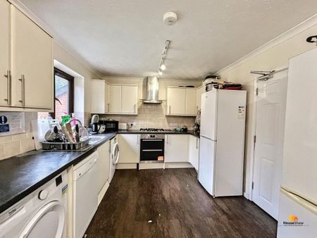 1 bedroom in a house share to rent - Photo 5