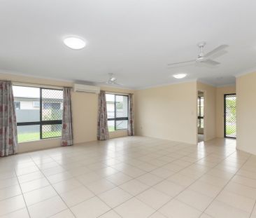 Spacious 4-Bedroom Family Home with Pool - Photo 4