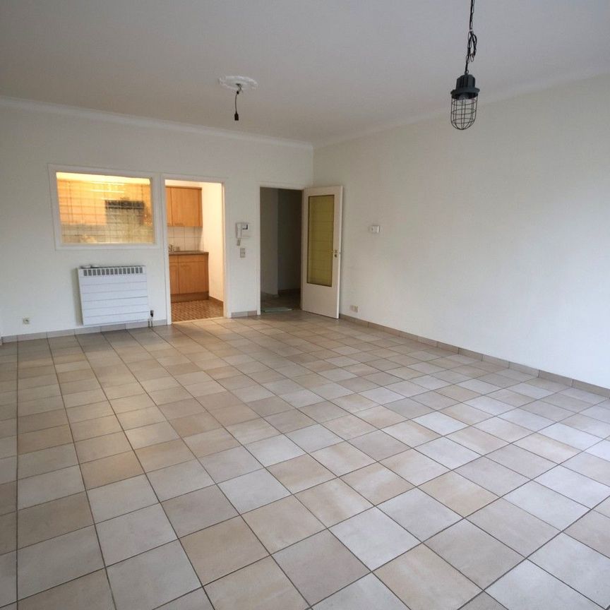 Ruim appartement met zicht op het Europaplein! - Photo 1