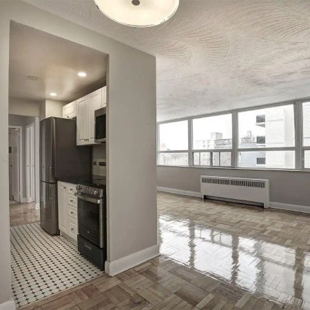 60 Tyndall Ave — 1 Bedroom - Photo 4