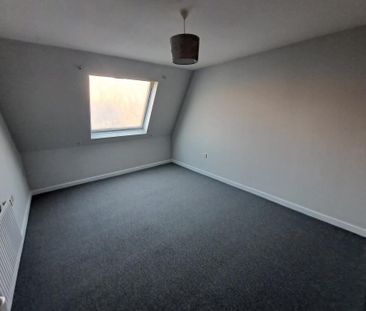 PETERBOROUGH - Photo 1