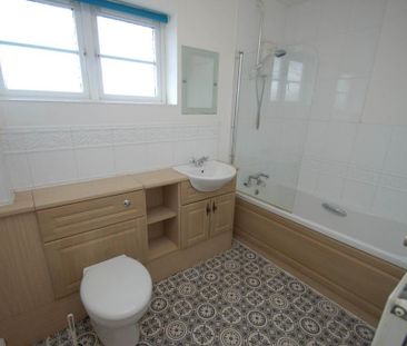 3 bedroom detached house to rent - Photo 2