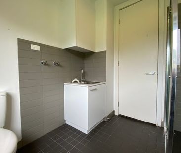 Big is Better: Large rooms, stunning views – HUGE - Photo 6