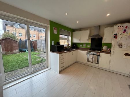 3 bedroom terraced house to rent - Photo 3