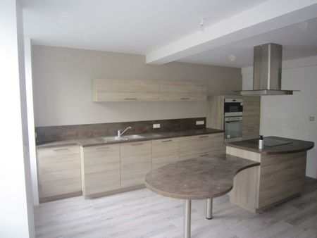 Location Appartement 3 pièces 62m² CHARLIEU 42190 - Photo 5