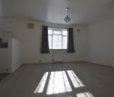 Leavesden Road, North Watford, WD24 - Photo 2