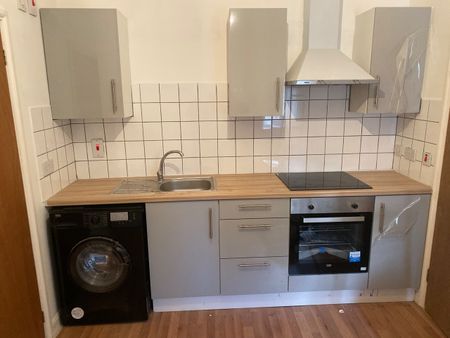 Studio Flat, Gibbon Road, SE15 - Photo 3