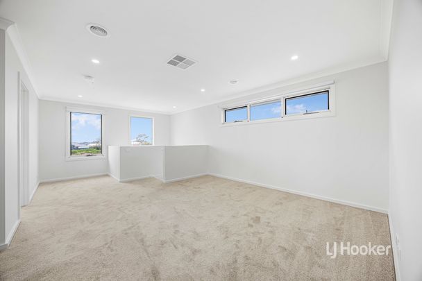 35 Portulaca Avenue, Manor Lakes VIC, Belconnen - Photo 1