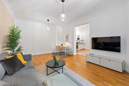 New modern apartment in the heart of Friedrichshain - Photo 4