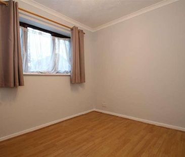 Turnpike Lane, Uxbridge, UB10 - Photo 3