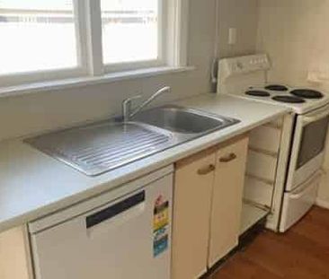 Sunny, Comfortable 3 Bedroom Home in Wainuiomata - Photo 5