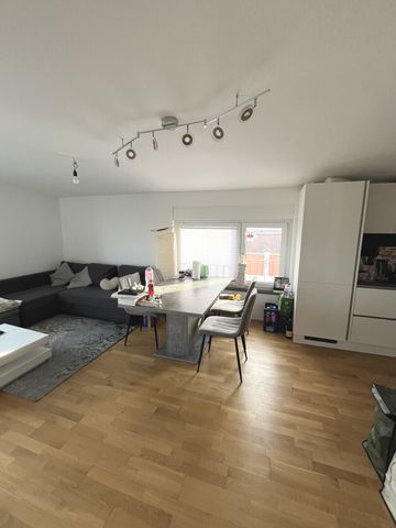 Moderne DG-Wohnung mit Dachterrasse, Balkon, TG-Platz & Weitblick in Mainz-Finthen - Photo 3