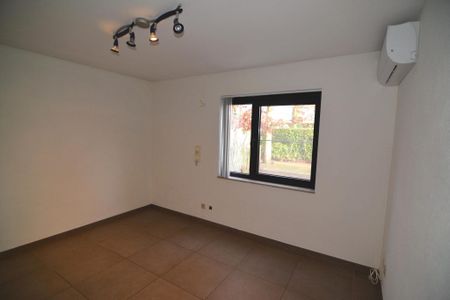 Ruime vrijstaande woning met tuin in het centrum van Vosselaar - Foto 3