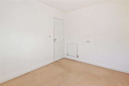 3 bedroom end of terrace house to rent - Photo 2