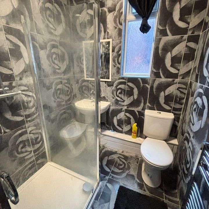 Room in a Shared Flat, Ashley Lane, M9 - Photo 1