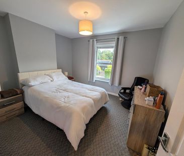 2 bedroom end of terrace house to rent - Photo 3