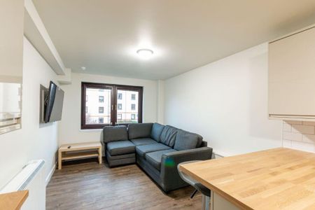 5 bedroom flat to rent - Photo 2