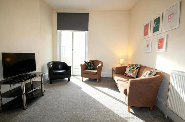 6 bedroom terraced house to rent - Photo 1