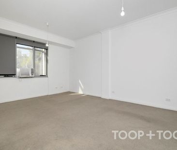 Early Release Opportunity: City Living in Modern Studio Apartment - Photo 2