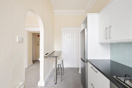 1 Bed Flat - Photo 3